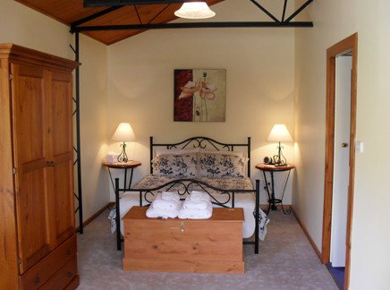 The Old Oak Bed And Breakfast - The Shearing Quarters - Accommodation Gold Coast 1