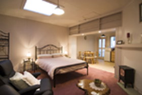 Ellie's Cottage Collection - Ellie's Studio Apartment - Accommodation Gold Coast 0