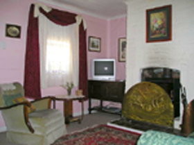 Hollyhock Cottage - Accommodation Gold Coast 0