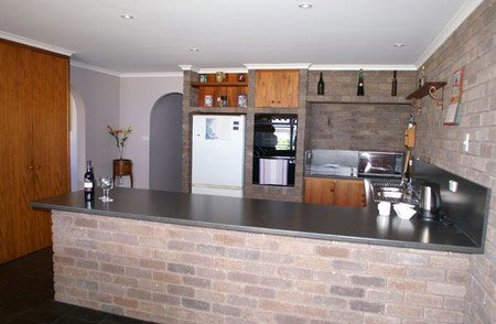 Three Hut Point Waterfront Accommodation - Accommodation Gold Coast 2