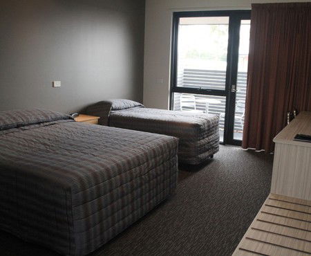 Foreshore Tavern - Accommodation Gold Coast 2