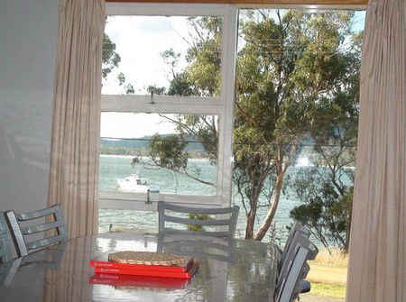 White Beach By The Water Holiday Accommodation - Accommodation Gold Coast 3