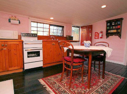 Hollyhock Cottage - Accommodation Gold Coast 1