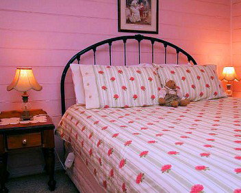 Hollyhock Cottage - Accommodation Gold Coast 5