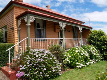 Kenya Cottage - Accommodation Gold Coast 1