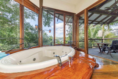 Secrets On The Lake - Accommodation Gold Coast 1