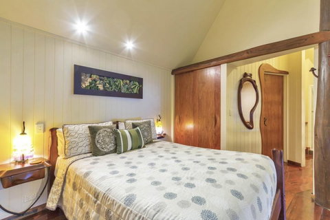 Secrets On The Lake - Accommodation Gold Coast 6