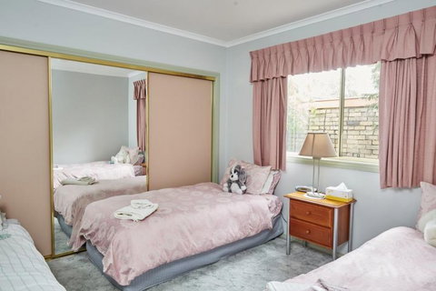 Bristol House Accommodation - Accommodation Gold Coast 2