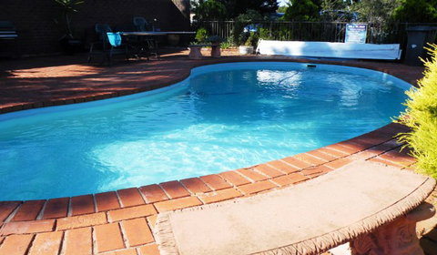 Bristol Hill Motor Inn & Peppas Licensed Restaurant - Accommodation Gold Coast 2