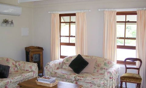 Hillcrest Cottage - Accommodation Gold Coast 2