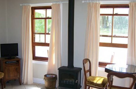 Hillcrest Cottage - Accommodation Gold Coast 3