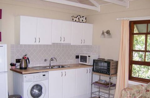 Hillcrest Cottage - Accommodation Gold Coast 4