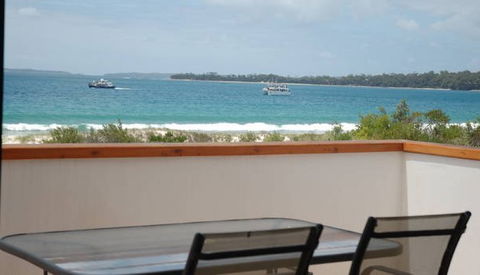 Beachfront House - Accommodation Gold Coast 5