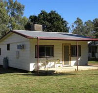 Cockatoo Cottage - Pooncarie - Gold Coast 4U