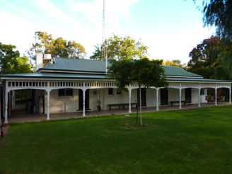 Lake Victoria Station Lodge - Gold Coast 4U 0