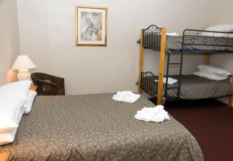 Alpine Hotel - Accommodation Gold Coast 2