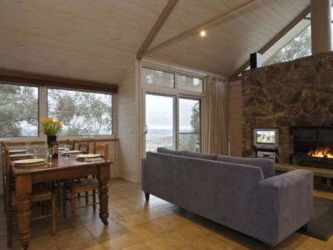 Silvertop Snowy Mountains Retreat - Accommodation Gold Coast 1