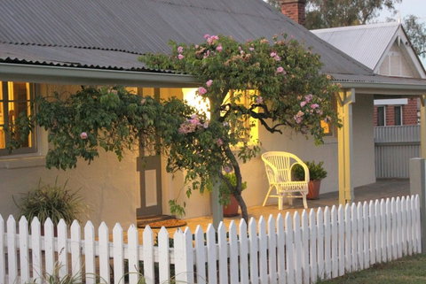 The Cottage Tumut - Accommodation Gold Coast 4