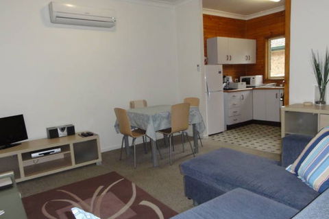 2 Dogs Cottages - Accommodation Gold Coast 4