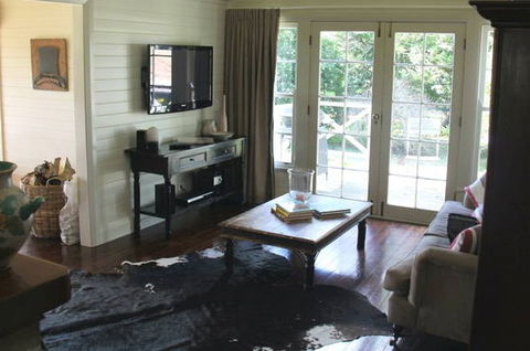 Book Barn Cottage - Gold Coast 4U 0