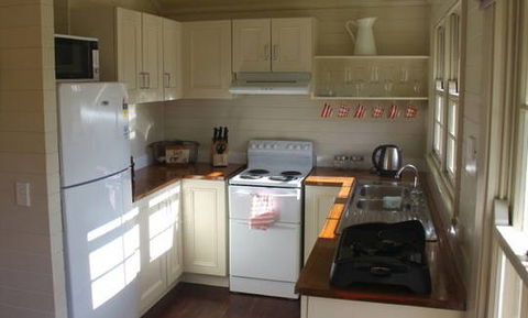 Book Barn Cottage - Gold Coast 4U 4