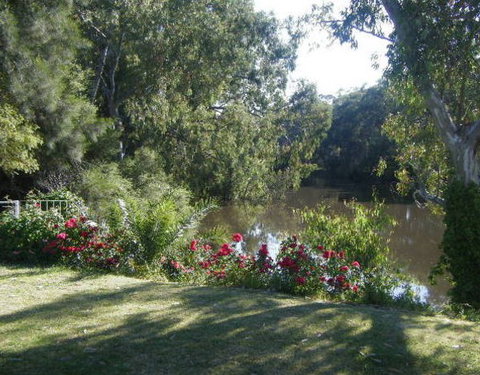 Bidgee Bankside Cottage - Accommodation Gold Coast 0