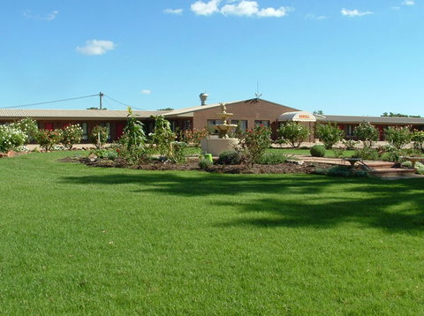 Newell Motor Inn - Accommodation Gold Coast 0