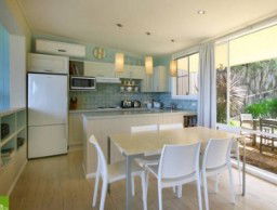 Aqua Bamboo - Accommodation Gold Coast 2