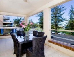 Beachside On Manning - Accommodation Gold Coast 5