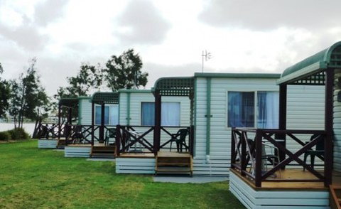 Belmont Pines Lakeside Holiday Park - Accommodation Gold Coast 3