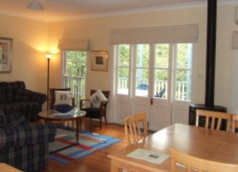 AppleBlossom Cottage - Gold Coast 4U 4