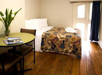 Challis Lodge - Accommodation Gold Coast 1