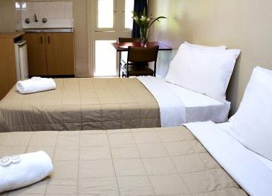 Challis Lodge - Accommodation Gold Coast 2