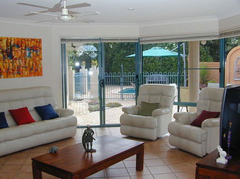 Golden Cane Bed And Breakfast - Accommodation Gold Coast 0