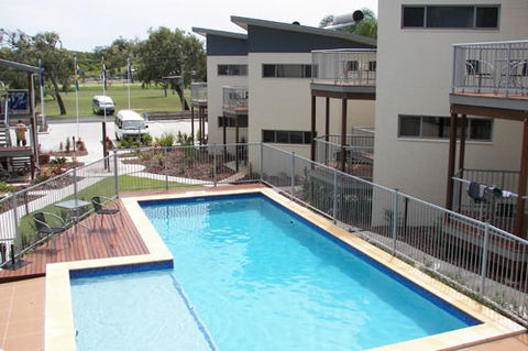 Emu's Beach Resort - Accommodation Gold Coast 0