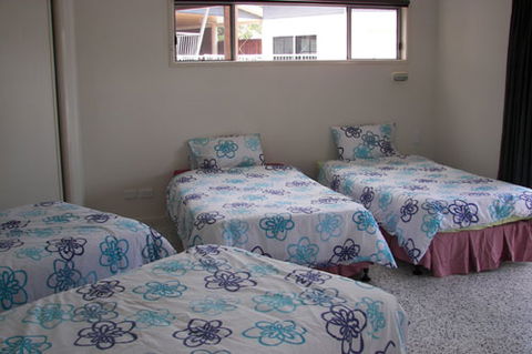 Emu's Beach Resort - Accommodation Gold Coast 2