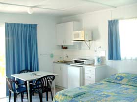 Banjos Overnight & Holiday Units - Accommodation Gold Coast 2