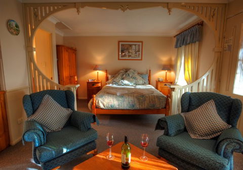 Honeysuckle Cottages And The Rocks Restaurant - Gold Coast 4U 0