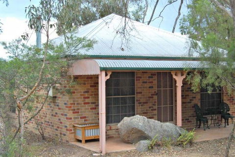 Honeysuckle Cottages And The Rocks Restaurant - Gold Coast 4U 3