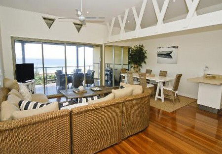 Claytons On Cylinder Beach Front Apartments - Accommodation Gold Coast 1
