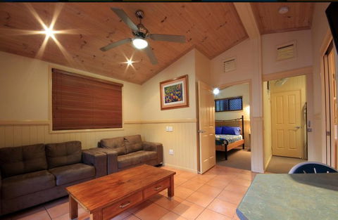 Ashmore Palms Holiday Village - Accommodation Gold Coast 5