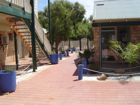 Bay Lodge Economy Beachfront - Gold Coast 4U 3