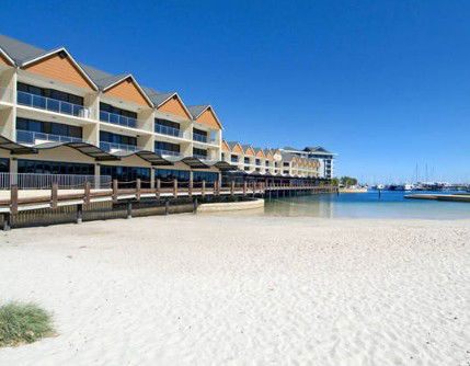 Quality Suites Crest Mandurah - Accommodation Gold Coast 1