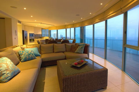 Waterford Apartments On Main Beach - Accommodation Gold Coast 1