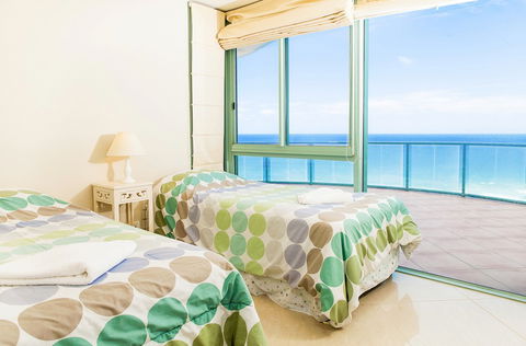 Waterford Apartments On Main Beach - Accommodation Gold Coast 3