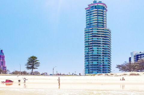Waterford Apartments On Main Beach - Accommodation Gold Coast 4