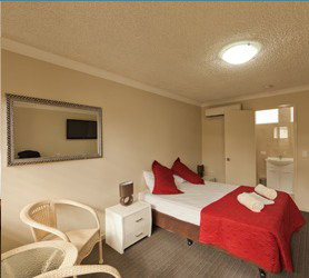 Tropicana Motel - Accommodation Gold Coast 2