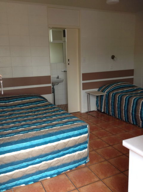 Sunburst Motel - Accommodation Gold Coast 2