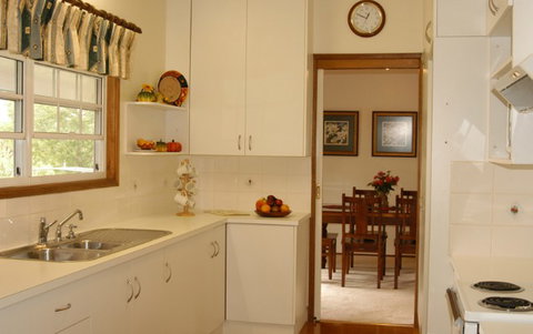 Birds 'n' Bloom Cottages - Accommodation Gold Coast 2