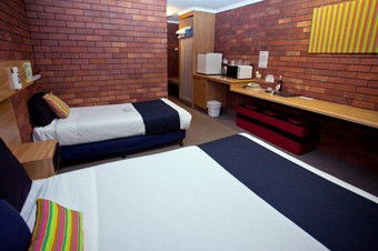 Comfort Inn Blue Shades - Accommodation Gold Coast 1